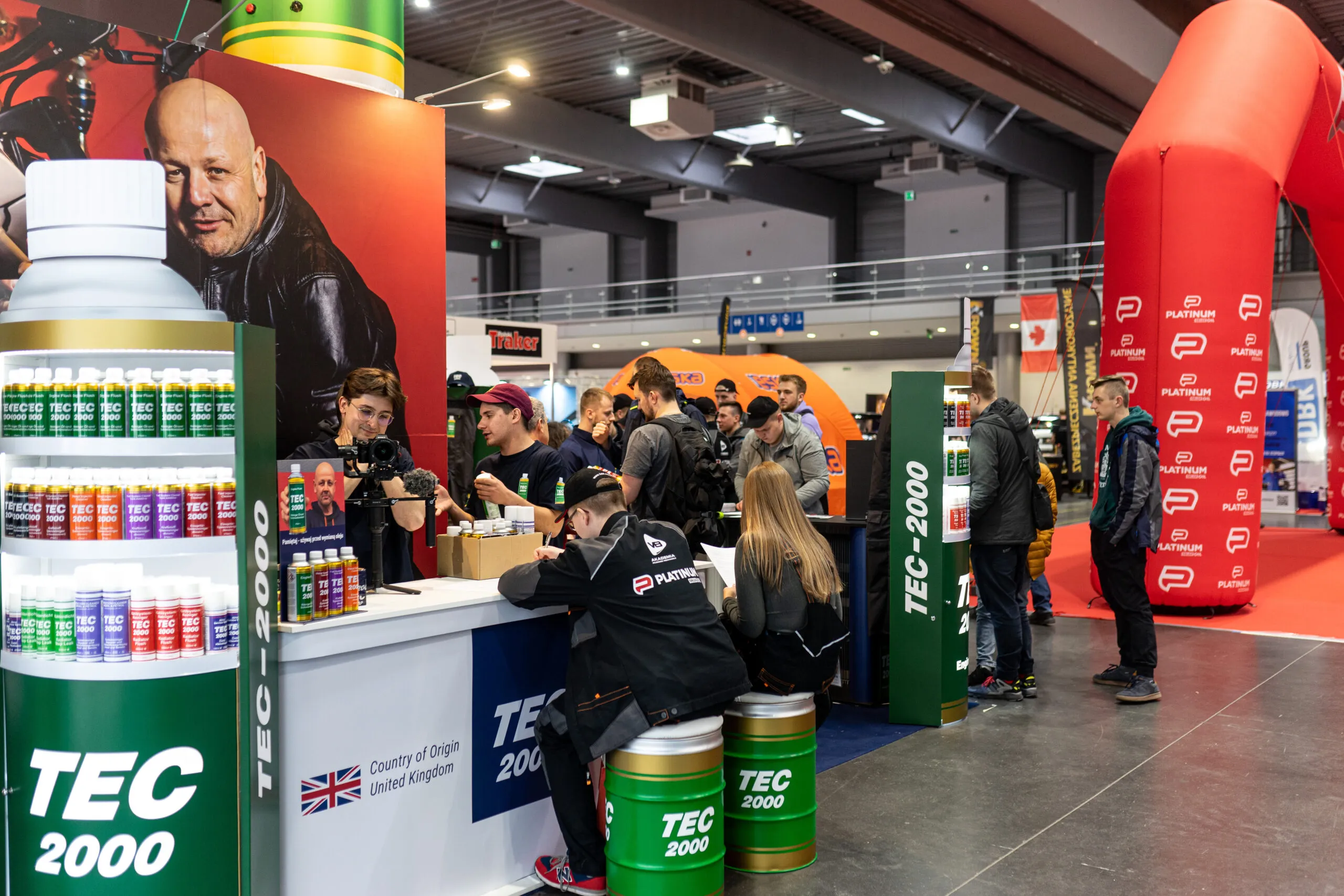 Niemiecki inwestor kontra brytyjski lider. Kto przejmie polski rynek chemii motoryzacyjnej?